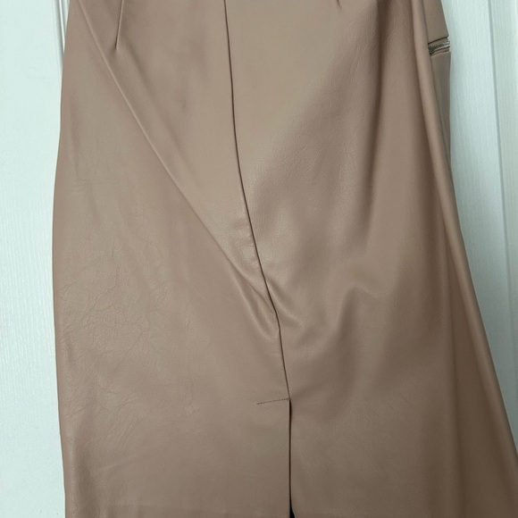 Faux Skirt from New Look UK Brand - Picture 2 of 2